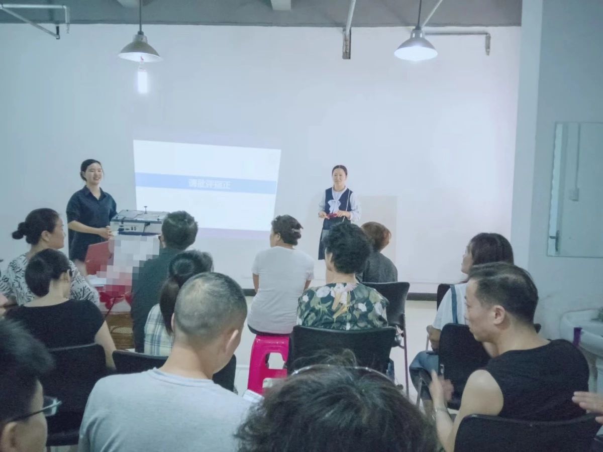 【博觀公益】業(yè)主大會(huì)公益培訓(xùn),隨時(shí)找博觀智庫——博觀智庫為城投瀚城小區(qū)業(yè)主大會(huì)志愿者提供公益培訓(xùn)